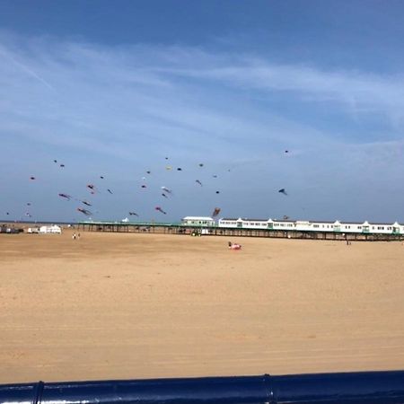Beach Front Apartment With Free Parking, St Annes Lytham St Annes Exterior foto